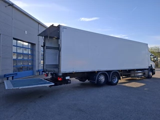 Scania P 2017 - P320 / HYBRIDE / ONLY:294233 KM / LIFT+LENKACHSE / SCHMITZ ISOLATED BOX / PLATFORM / LWDS / NAVI / XENON / AUTOMATIC / EURO-6 / 2017 image 8