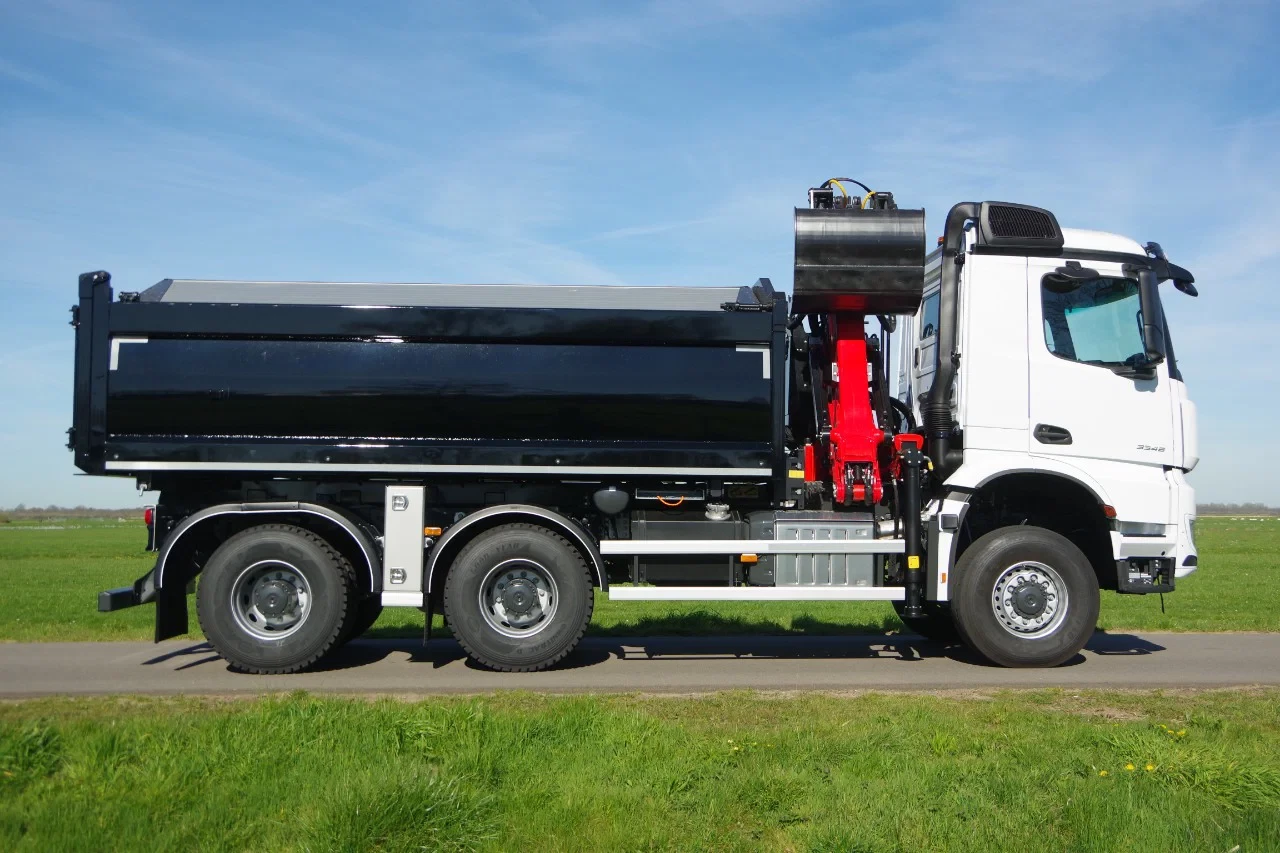 Mercedes-Benz Arocs 3346 2026 - 33,3-tons 6x6 met Palfinger Z kraan en Gijsbertsen kipper obrázek 4
