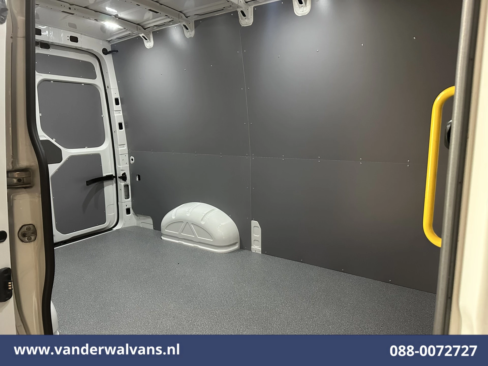 Volkswagen Crafter 2020 - 2.0 TDI 140pk L3H3 L2H2 Euro6 Airco | Camera | Apple Carplay | Cruisecontrol image 12