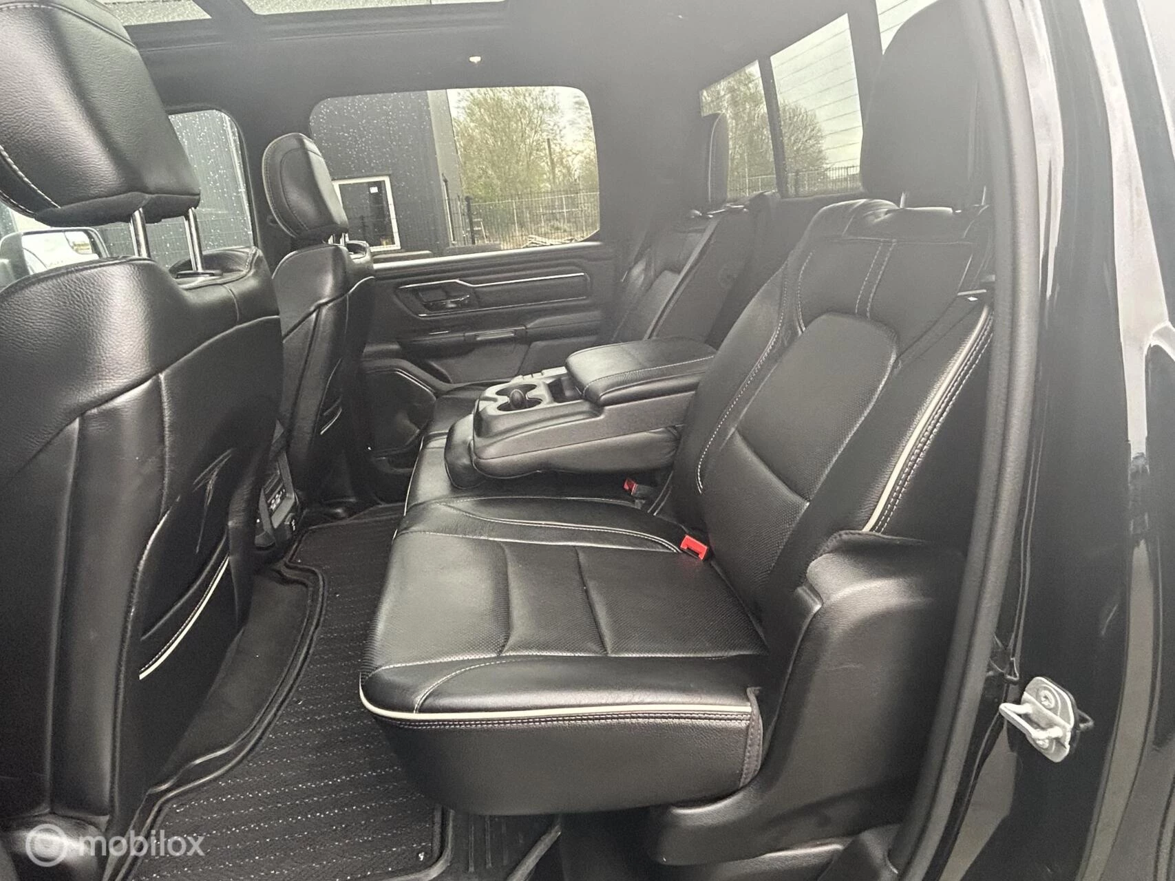 Dodge Ram 1500 2022 - 4X4 5.7 V8 4x4 Crew Cab Limited obrázek 19