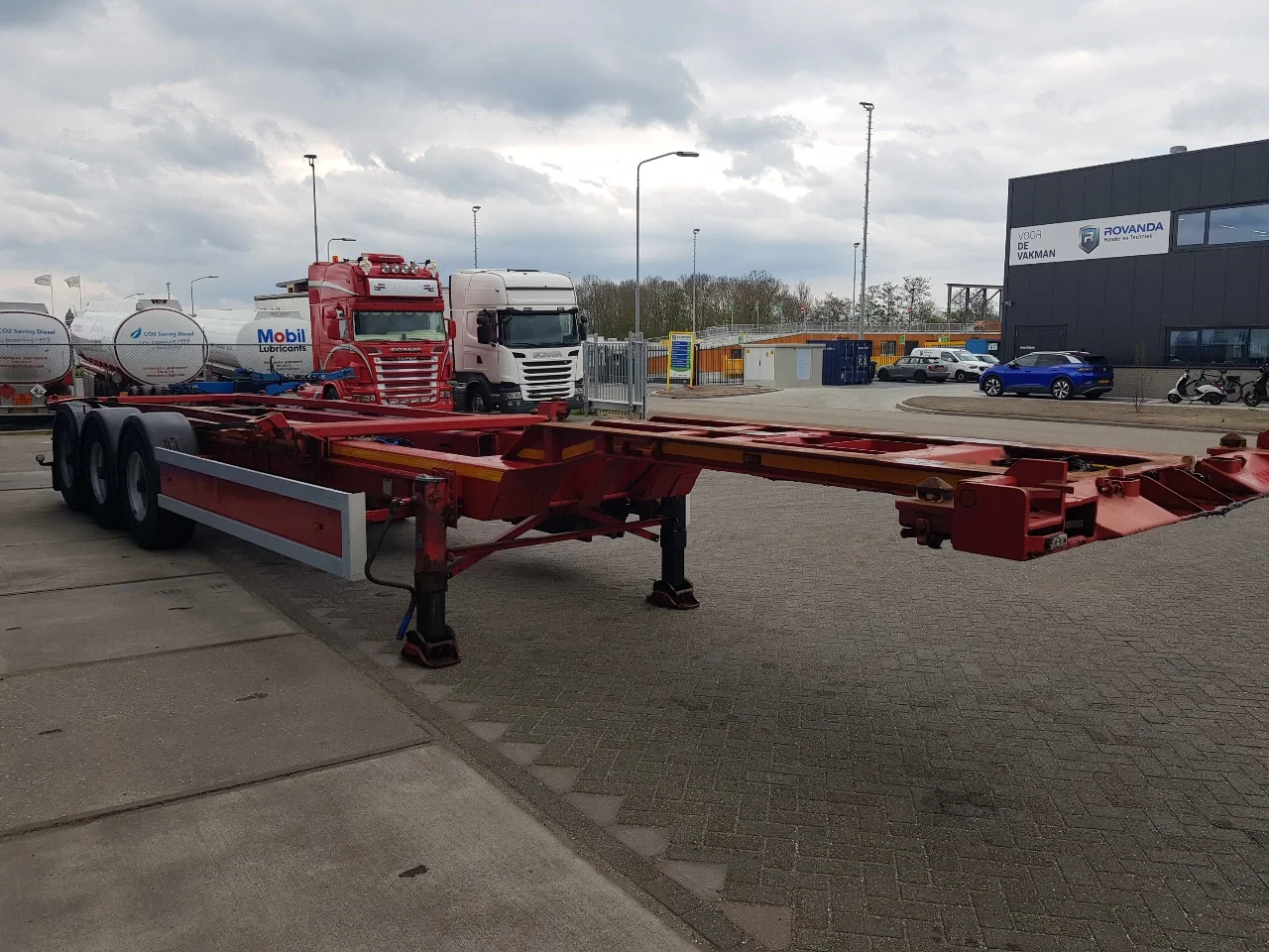 Renders 2000 - RSCC 12.27 Sliding Table Multi chassis image 8