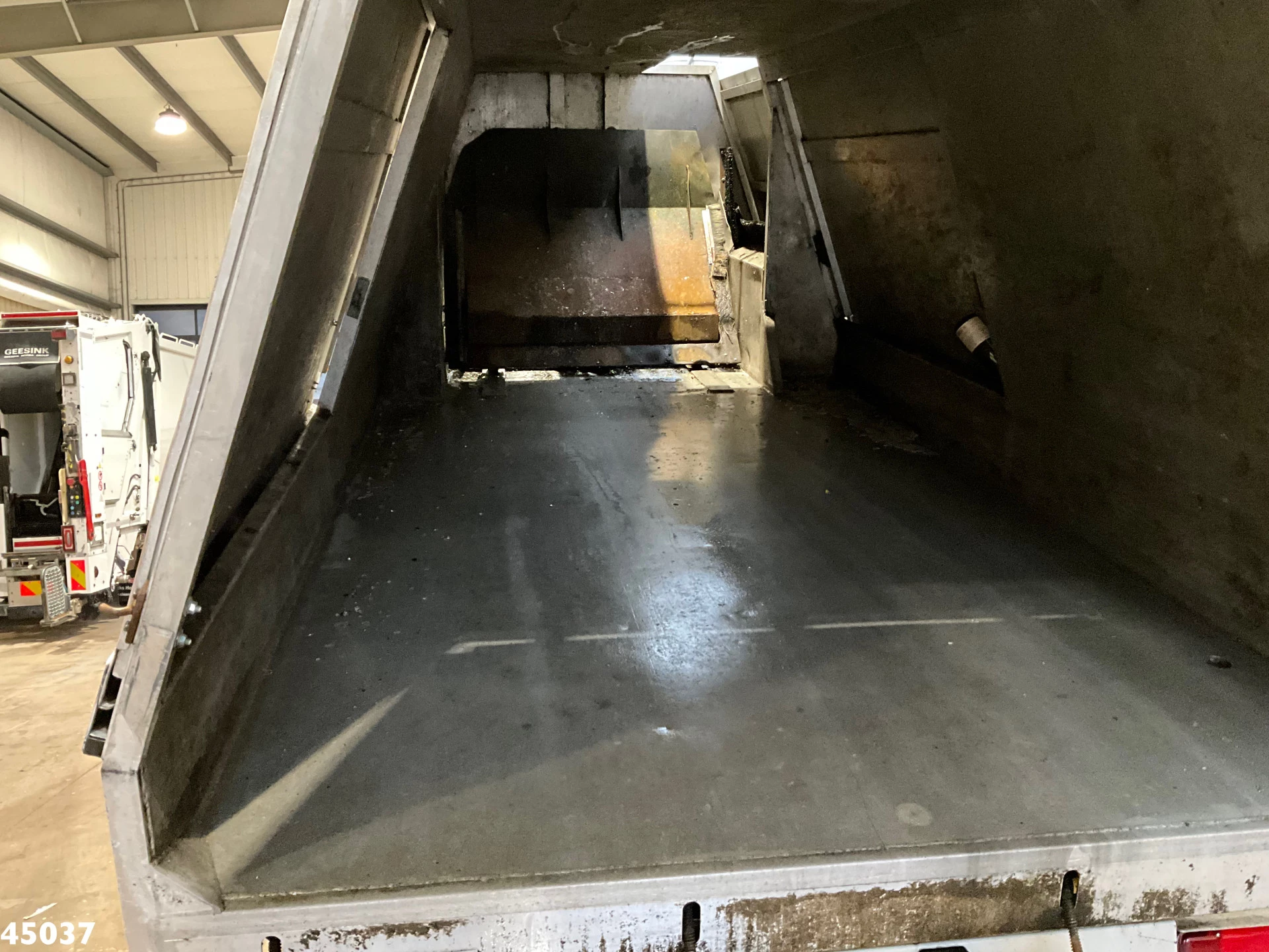 Volkswagen Crafter 2007 - 2.5 TDI Terberg zijlader Just 115.247 Km! afbeelding 7