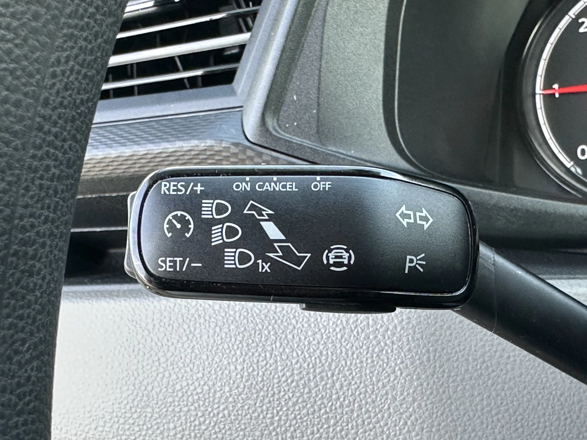 Volkswagen Transporter 2023 - 2.0 TDI 150 PK DSG AUTOMAAT / L1H1 / 1e EIG. / CRUISE / AIRCO / APPLE CARPLAY / ANDROID AUTO / NAVI / PDC Bild 15
