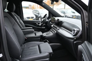 Mercedes-Benz V-Class 2024 - 300d 4-Matic AMG DC L3 XL zdjecie 12