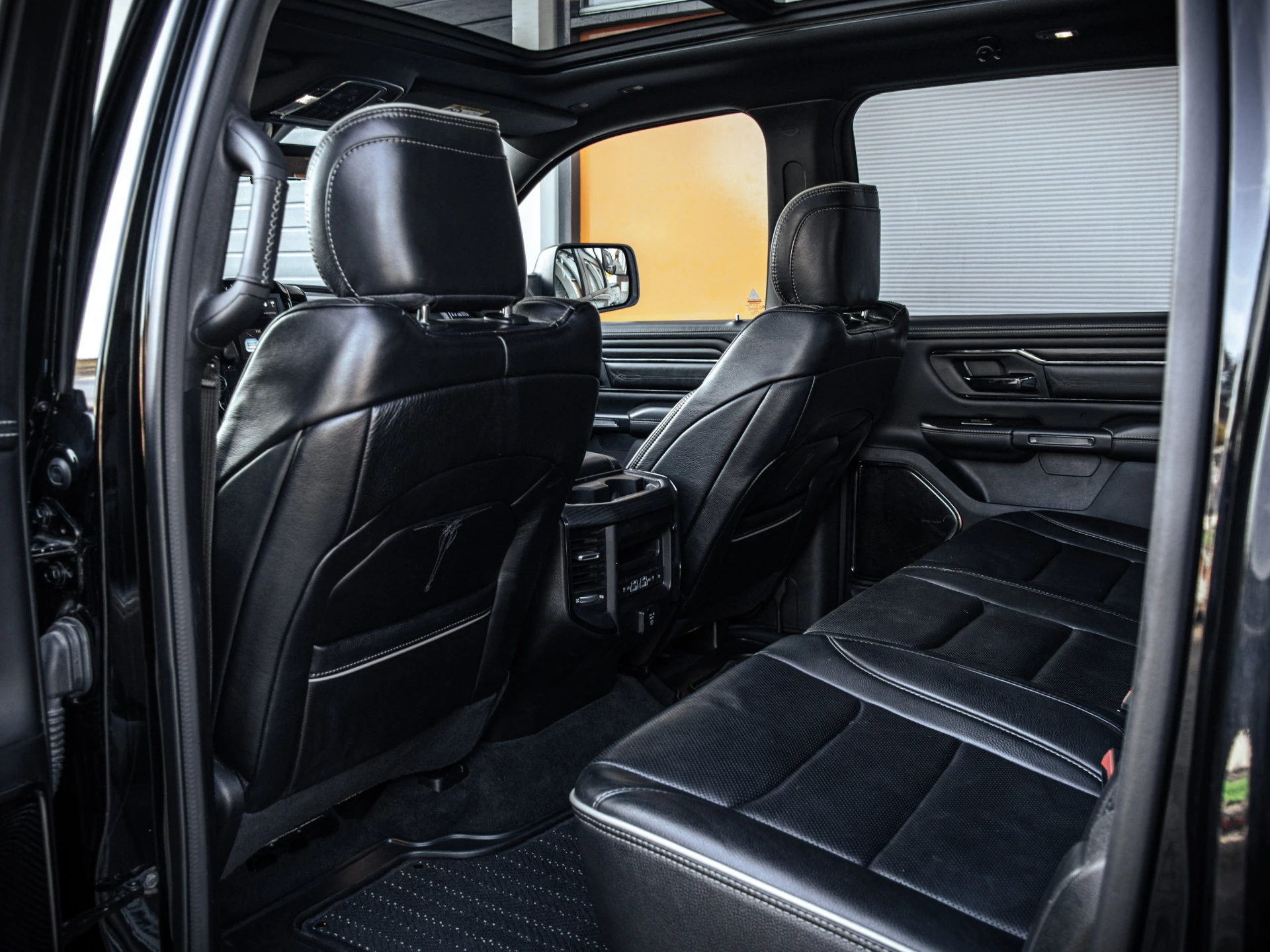 Dodge Ram 1500 2023 - 5.7 V8 4x4 Crew Cab Limited afbeelding 13