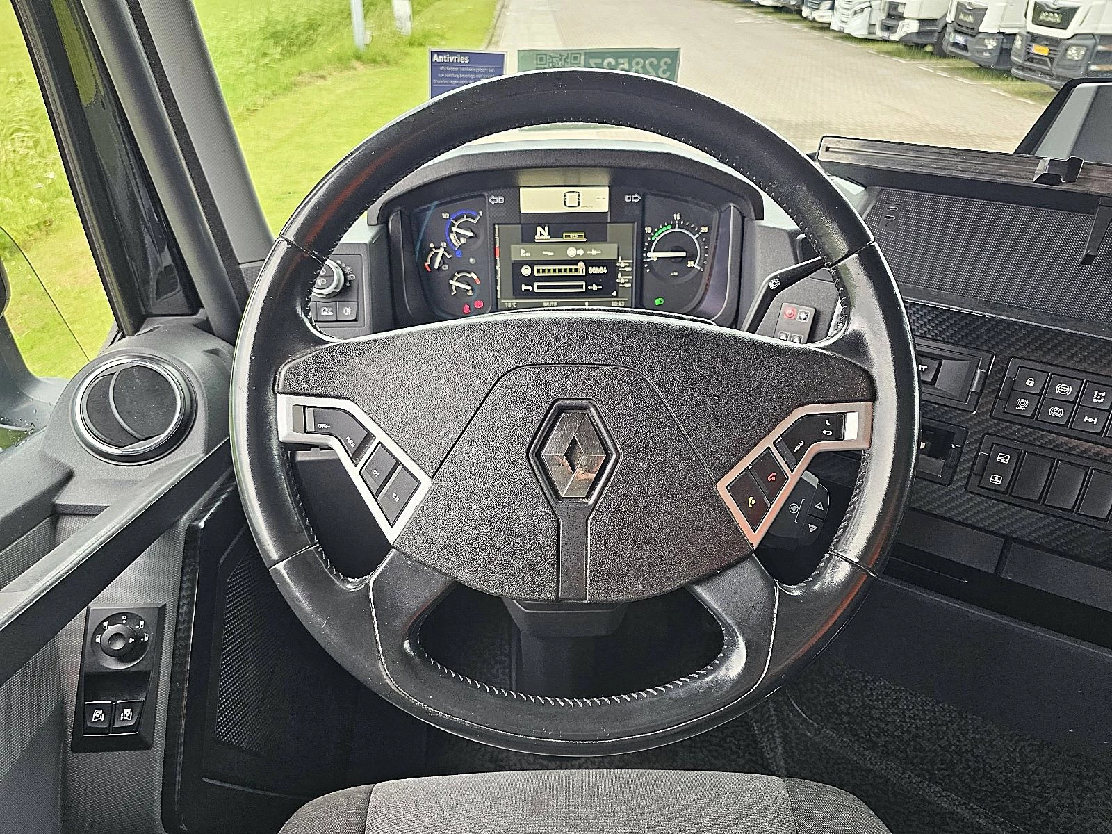 Renault 2022 - T 480 zdjęcie 10