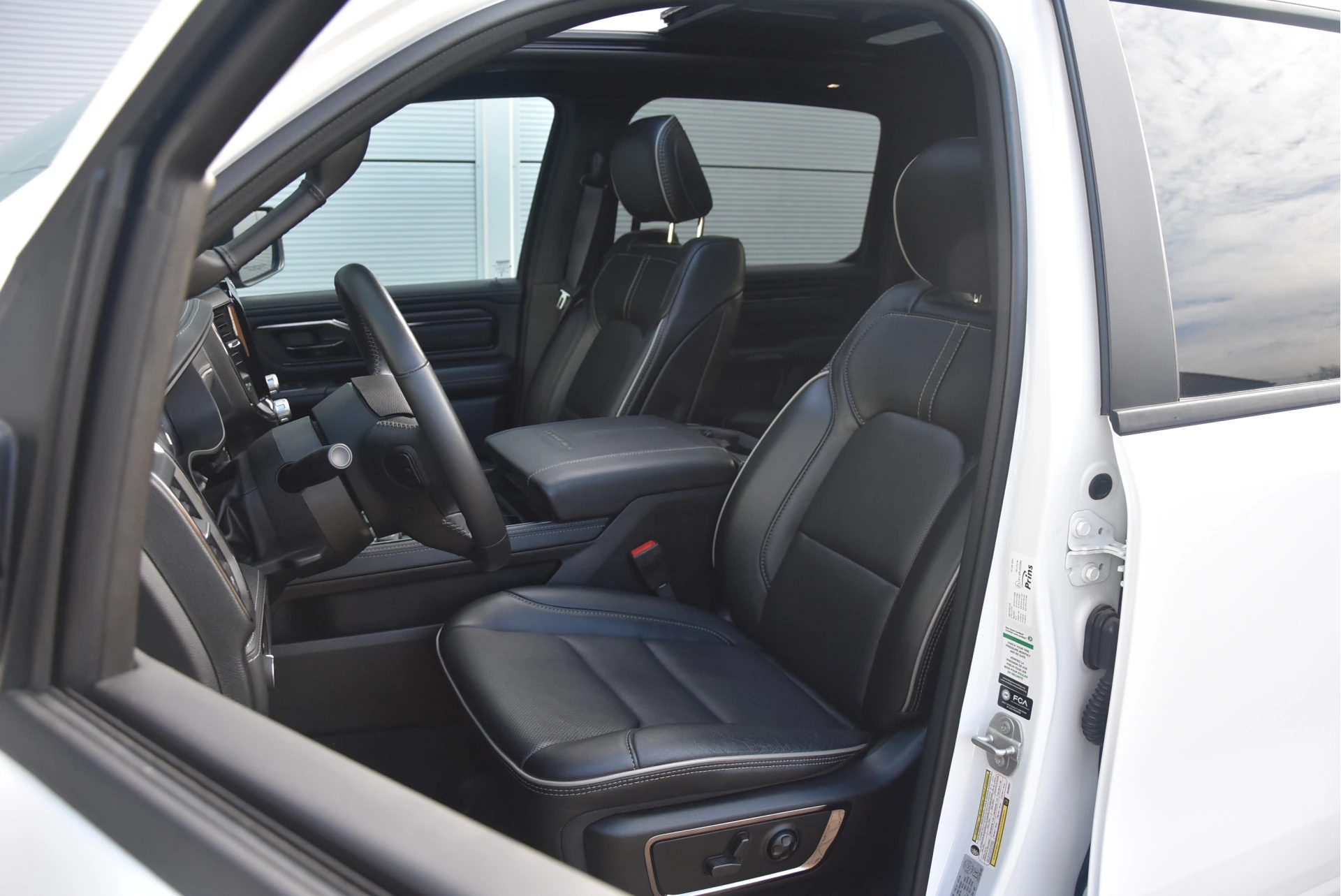 Dodge Ram 1500 2024 - 5.7 V8 4x4 Crew Cab Limited | Luchtvering | obrázek 32