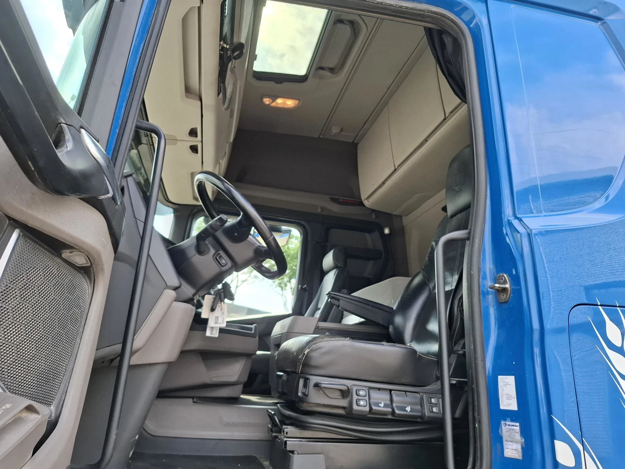 Scania R 2021 - NGS R650 V8 / 8X2 / RETARDER / TECHNICAL 80TON / 9TON FRONT AXLE / ONLY:687461 KM / LWDS / LEATHER / NAVI / FRIDGE / AUTOMATIC / EURO-6 / 2021 obrázek 14