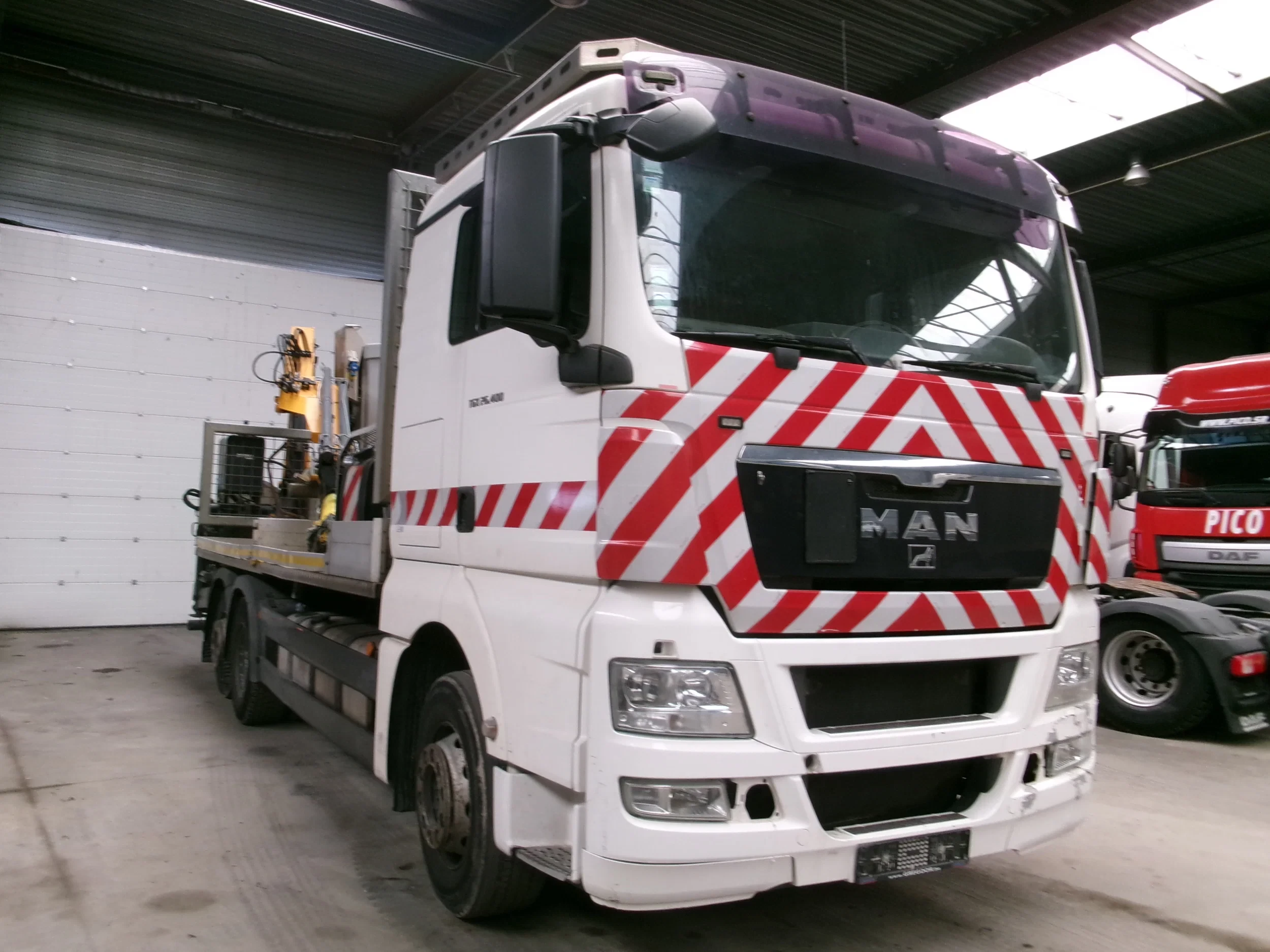 MAN TGX 2010 - 26.400 6X2 + CRANE + LIFT ENGINE BROKE afbeelding 3