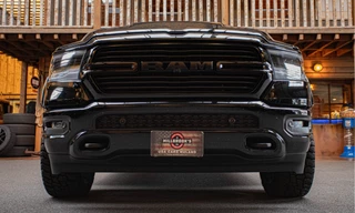 Dodge Ram 1500 2024 - 5.7 V8 Laramie Night immagine 3