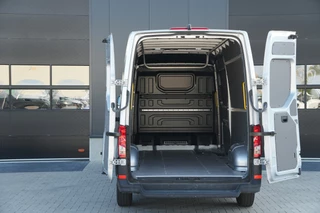 Volkswagen Crafter 2024 - 35 2.0 TDI L4H3 140pk Automaat - ACC - LED - Geveerde Stoel - Carplay - Camera - Betimmering - Rijklaar obrazek 7