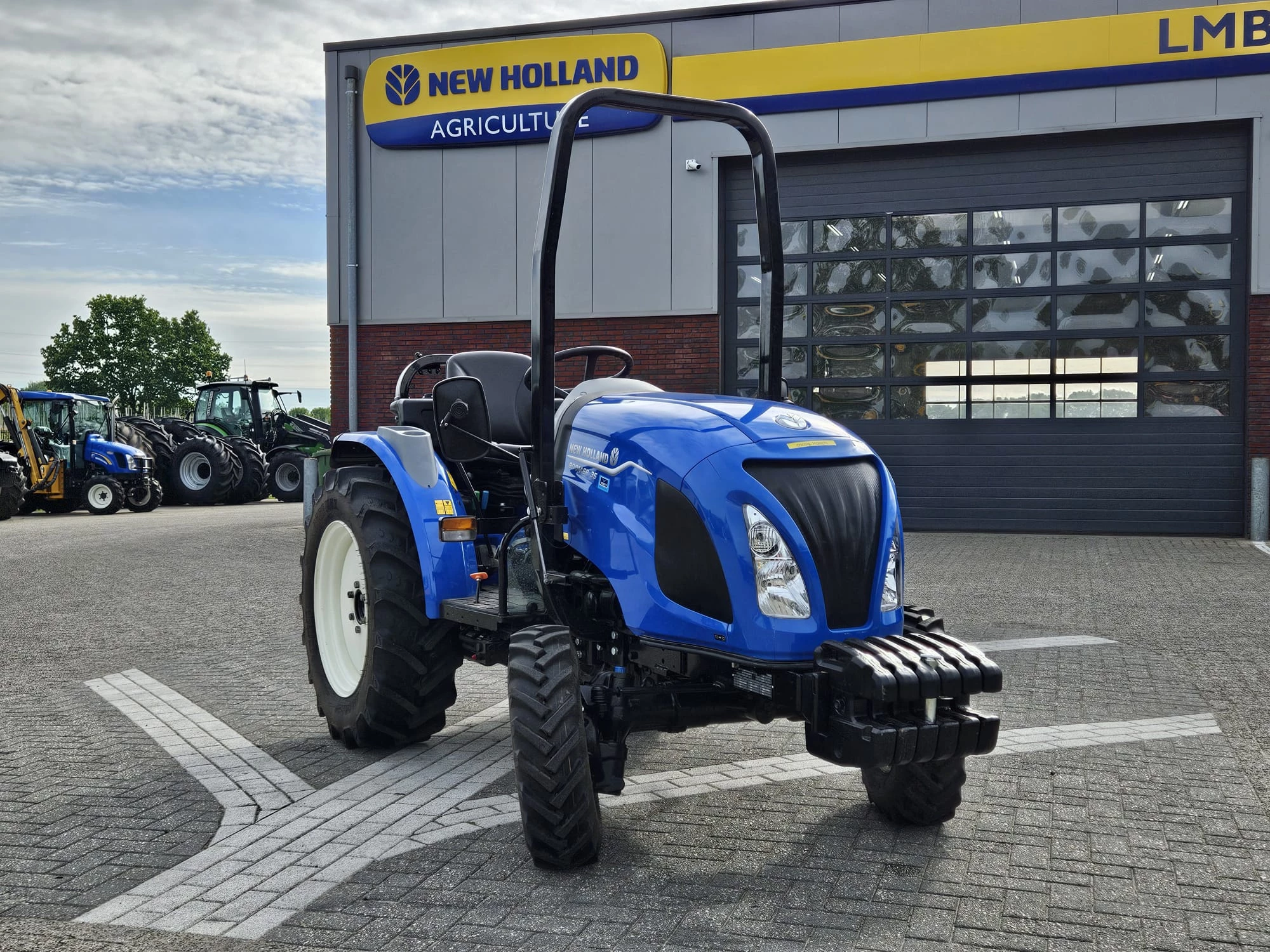 New Holland 2022 - Boomer 35 image 7
