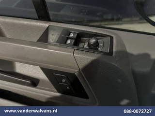 Volkswagen Crafter 2022 - 2.0 TDI 141pk L3H3 L2H2 Euro6 Airco | Camera | Apple Carplay | Massagestoel | Cruisecontrol image 16