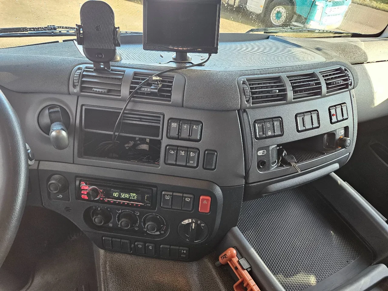 DAF 400 2016 - CF Space Cab 761.000 Km 8.000 kg vooras Bild 15
