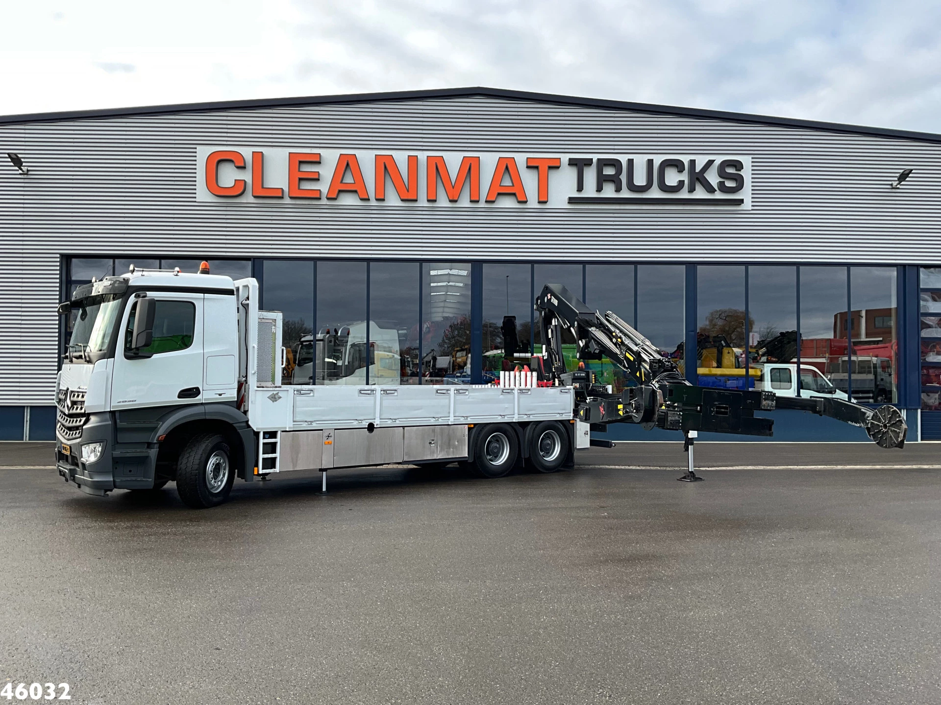 Mercedes-Benz Arocs 2636 6x4 Euro 6 Hiab Banden Manipulator Montagesysteem Just 23.978 km! 2015 afbeelding 1