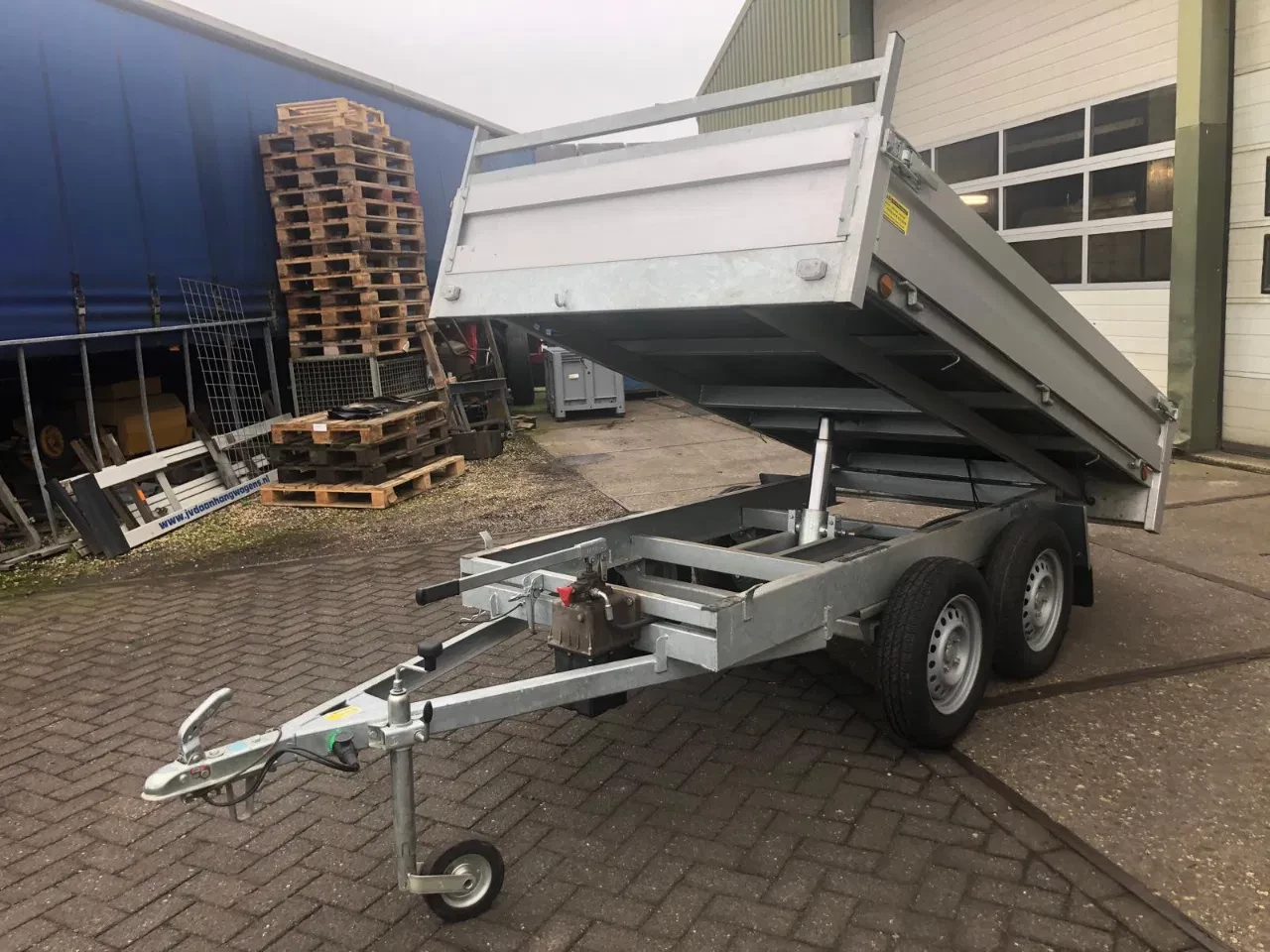 Diversen 2024 - Tandem as Kipper Merk Y-ALKO Type 750 TJL 000962 750 kg. ongeremd . afbeelding 2