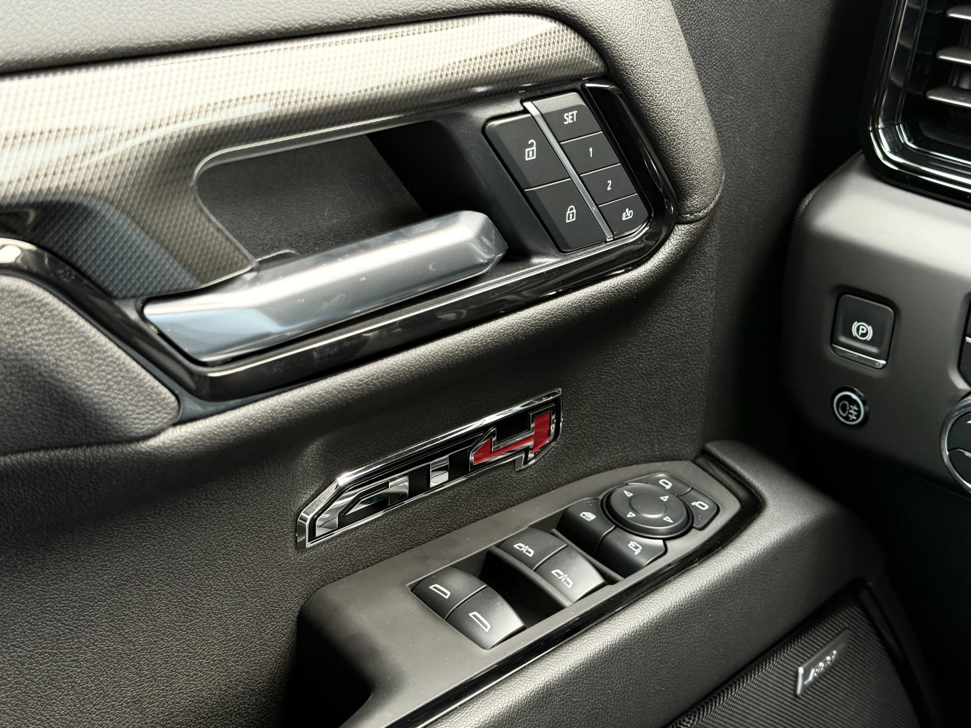 GMC Sierra 2024 - AT4 6.2L V8 420 PK / BPM VRIJ!! / INCL LPG / VIRTUAL COCKPIT / HEAD UP / 360 CAMERA / BOSE / LEDER / TREKHAAK / 3500 KG AHG Bild 16