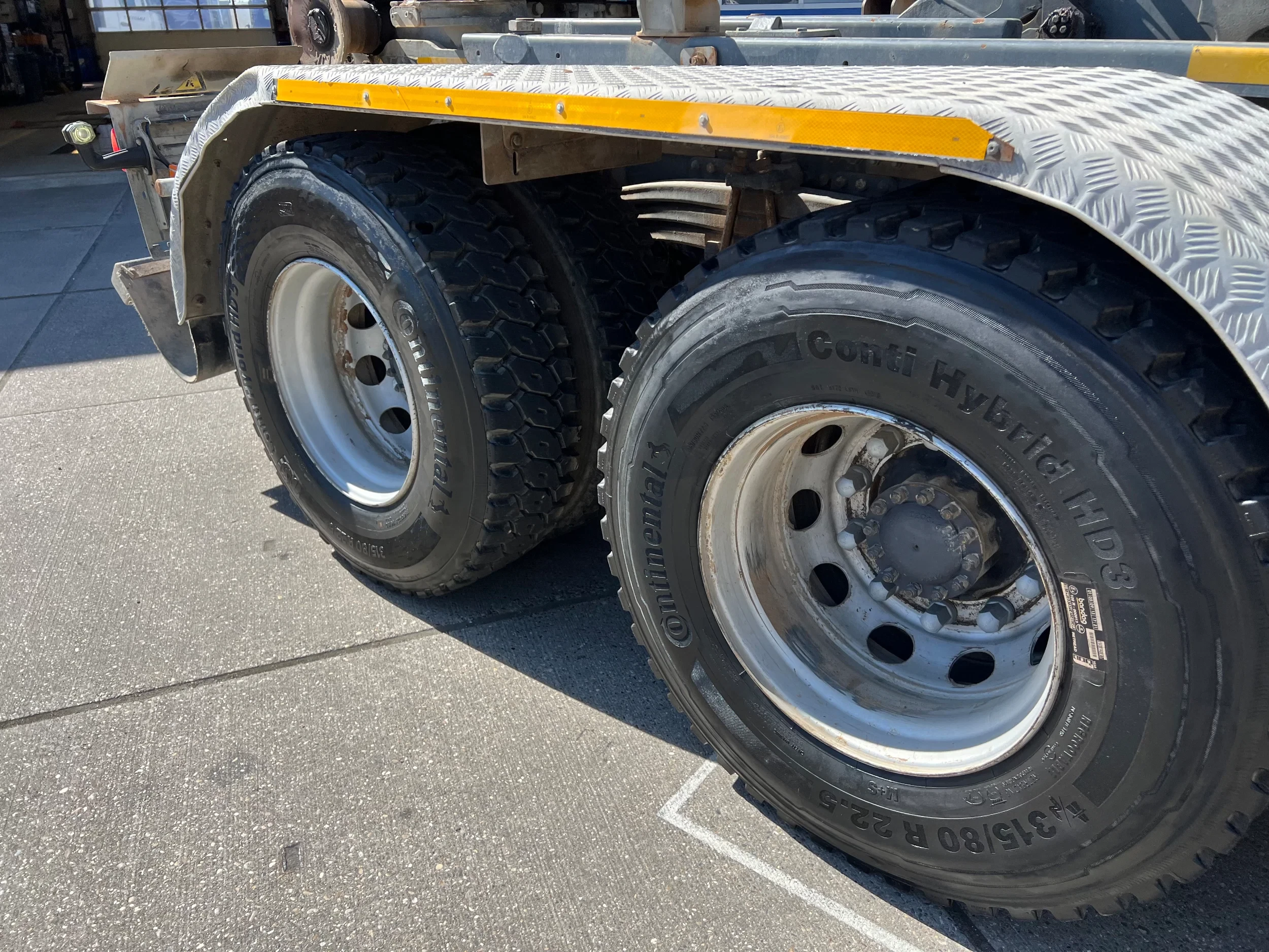 Volvo FMX 420 2020 - / 6x4 / Hookarm 20T / Steel Spring obrázek 9