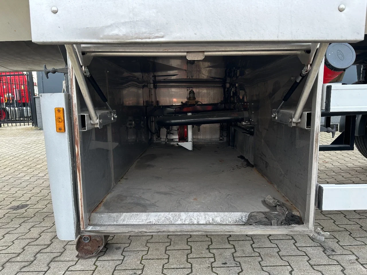FLUID - LPG GAS TANKTRAILER / 50.100L / P28BH / Propane / Butan / ADR / DP: 02/31 image 26
