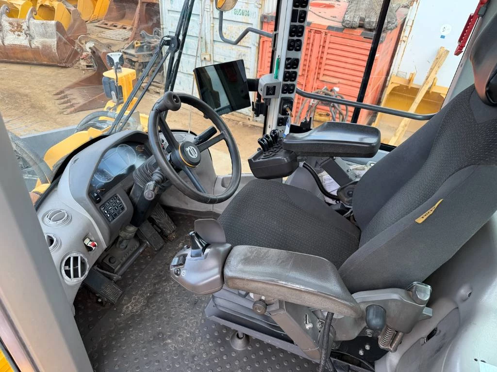 Volvo 2017 - L220H ( PERFECT CONDITION ) afbeelding 14