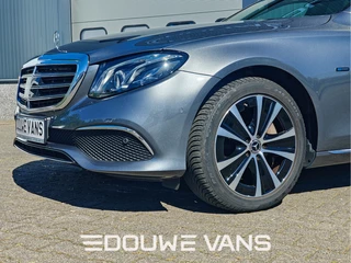 Mercedes-Benz E-Class 2019 - 300e Head Up Exclusive Memory Burmester Panorama Hybrid obrazek 11
