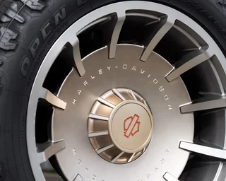 Ford F-150 2019 - (USA) Harley Davidson V8 5.0L Tuscany Motor Co. imagem 31