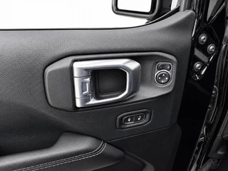 Jeep Wrangler 2022 - Unlimited 4xe plug-in 380 Sahara obrazek 32