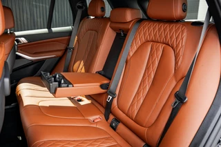 BMW X5 2023 - xDrive 45e High Executive | M sport | Panoramadak | 22" LMV | Laserlight | Memory Seats | Harman Kardon | Camera | Carplay | Cognac Leder obrazek 12