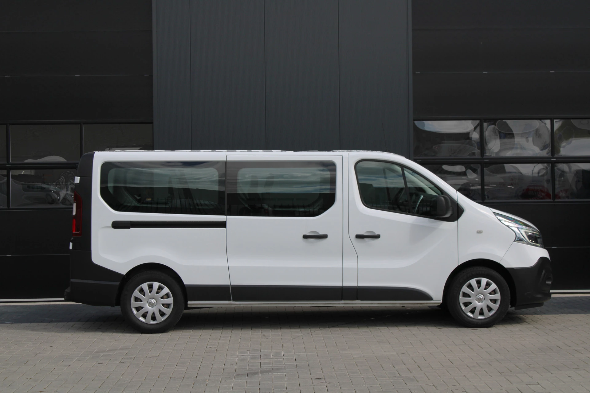 Renault Trafic 2020 - Passenger 2.0 dCi 120 Grand Life 120pk 9 Zits - Prijs incl. BTW - Airco - Cruise - LED - Navi - Bluetooth - Rijklaar Bild 4