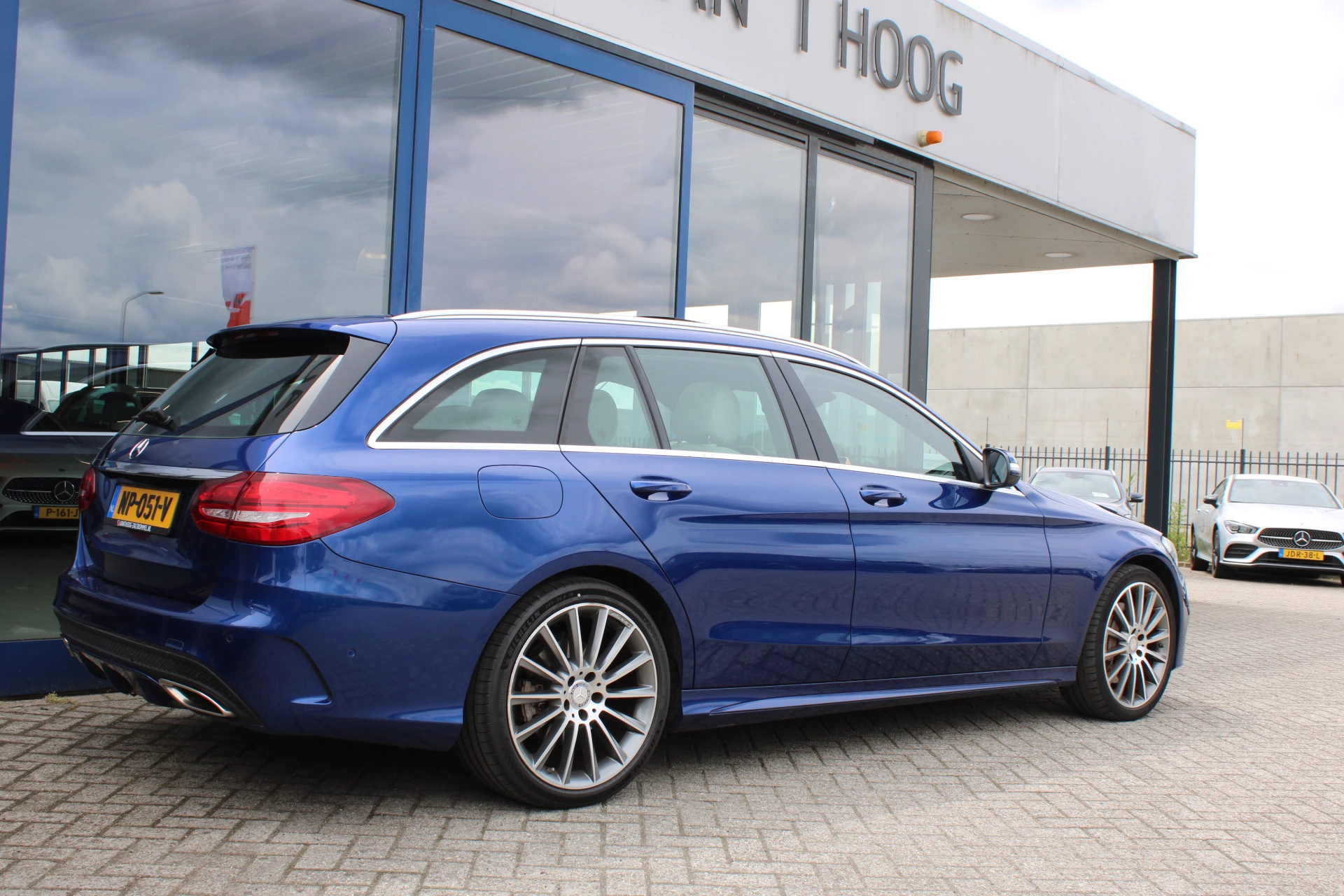 Mercedes-Benz C-Class 2015 - Estate 400 4MATIC AMG PANORAMADAK LUCHTVERING LEDER MEMORY HEAD-UP COMAND 19'' TREKHAAK image 4