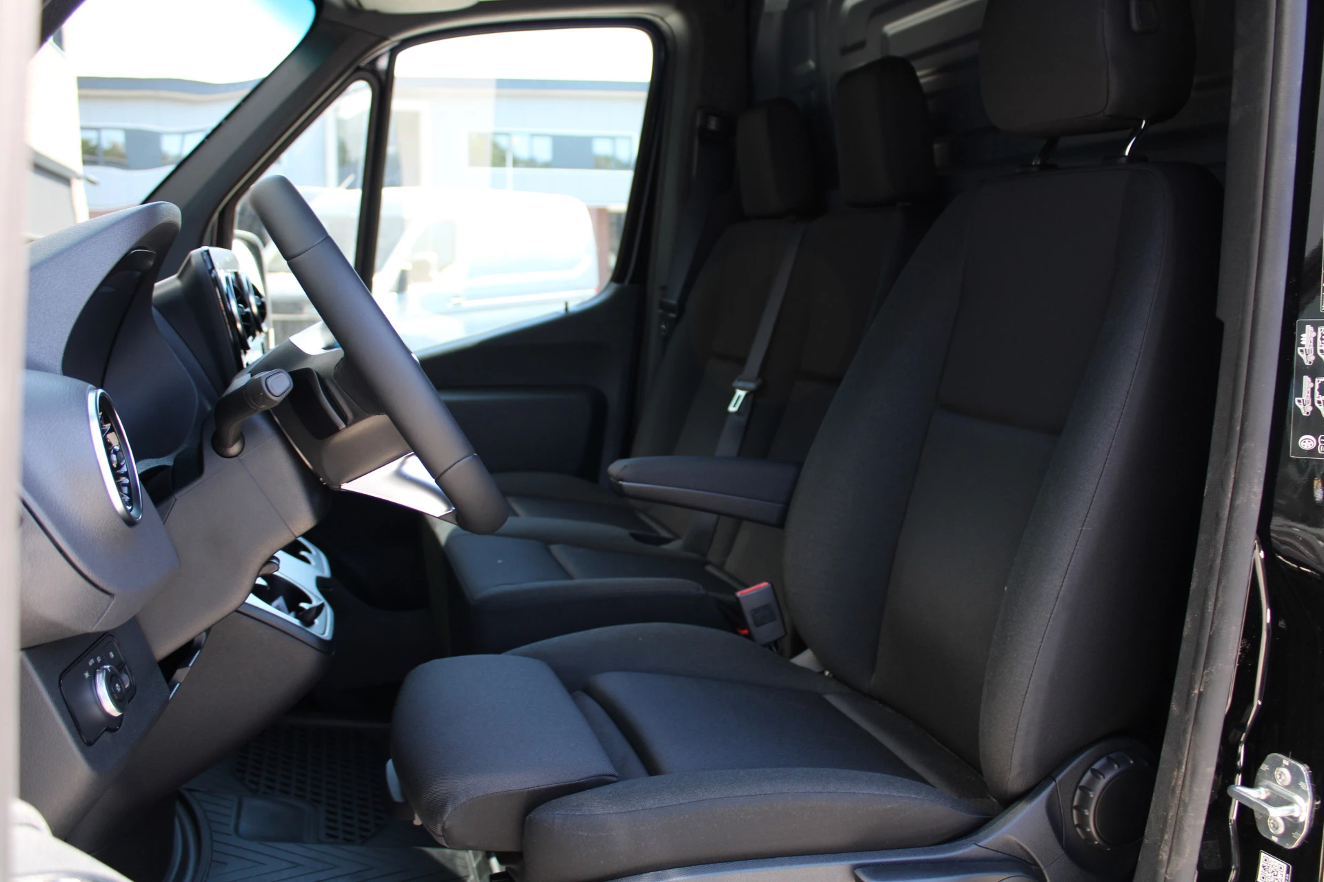 Mercedes-Benz Sprinter 2024 - 317CDI L2H2 Select - LED - Mbux 10 - 3.5t Trekhaak - Geveerde Stoel - Betimmering - Camera - Carplay - Blind spot - Cruise - Rijklaar obrázek 17