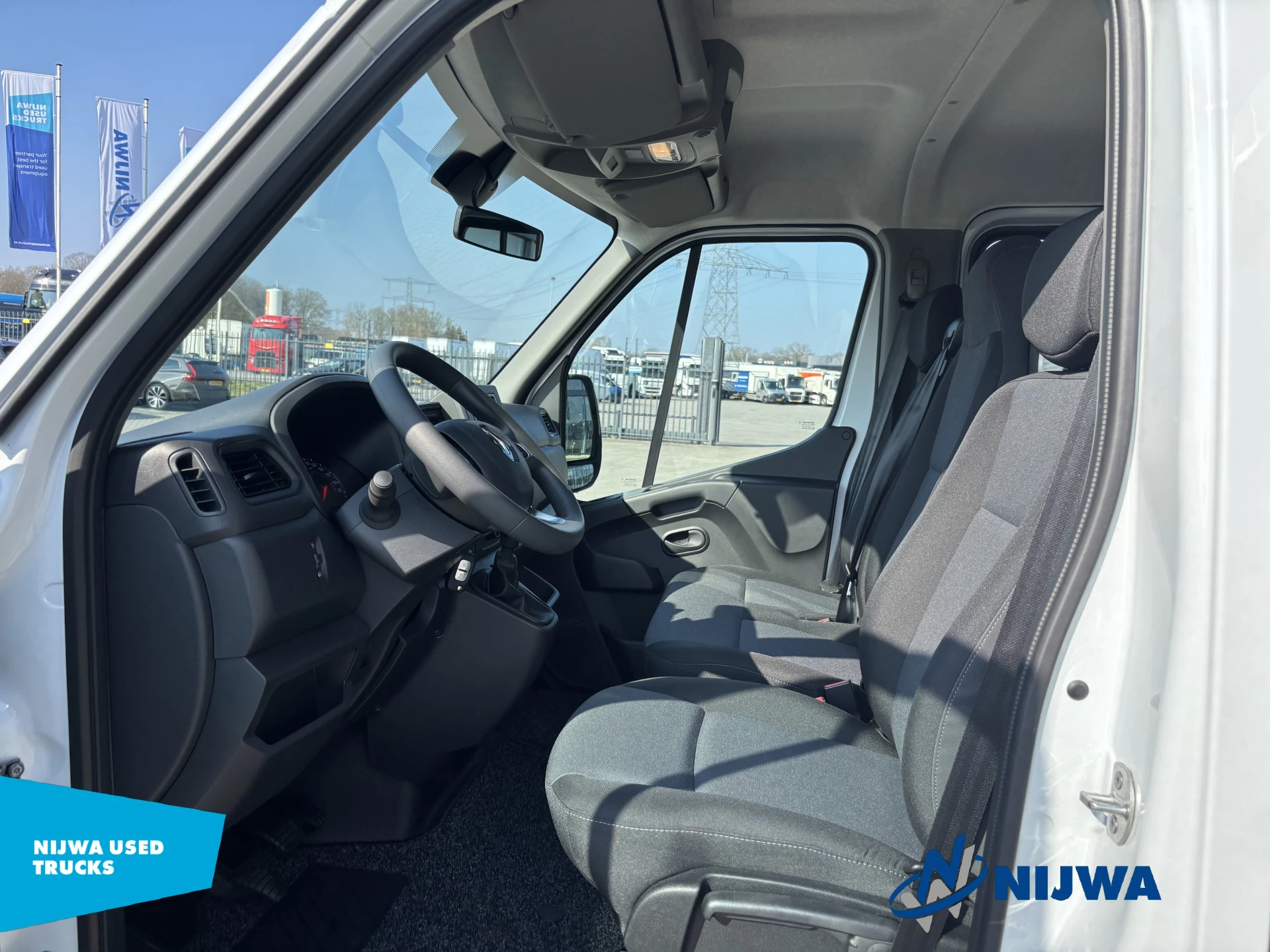 Renault Master 2024 - 145 DC + Open laadbak image 5