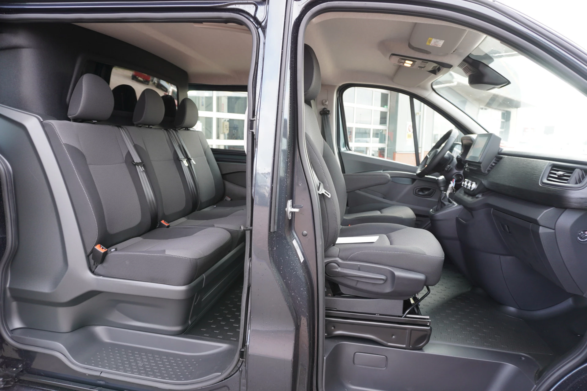 Renault Trafic 2024 - 2.0 Blue dCi 130PK T29 L2H1 Advance Dubbelcabine Blackout pakket Bild 15