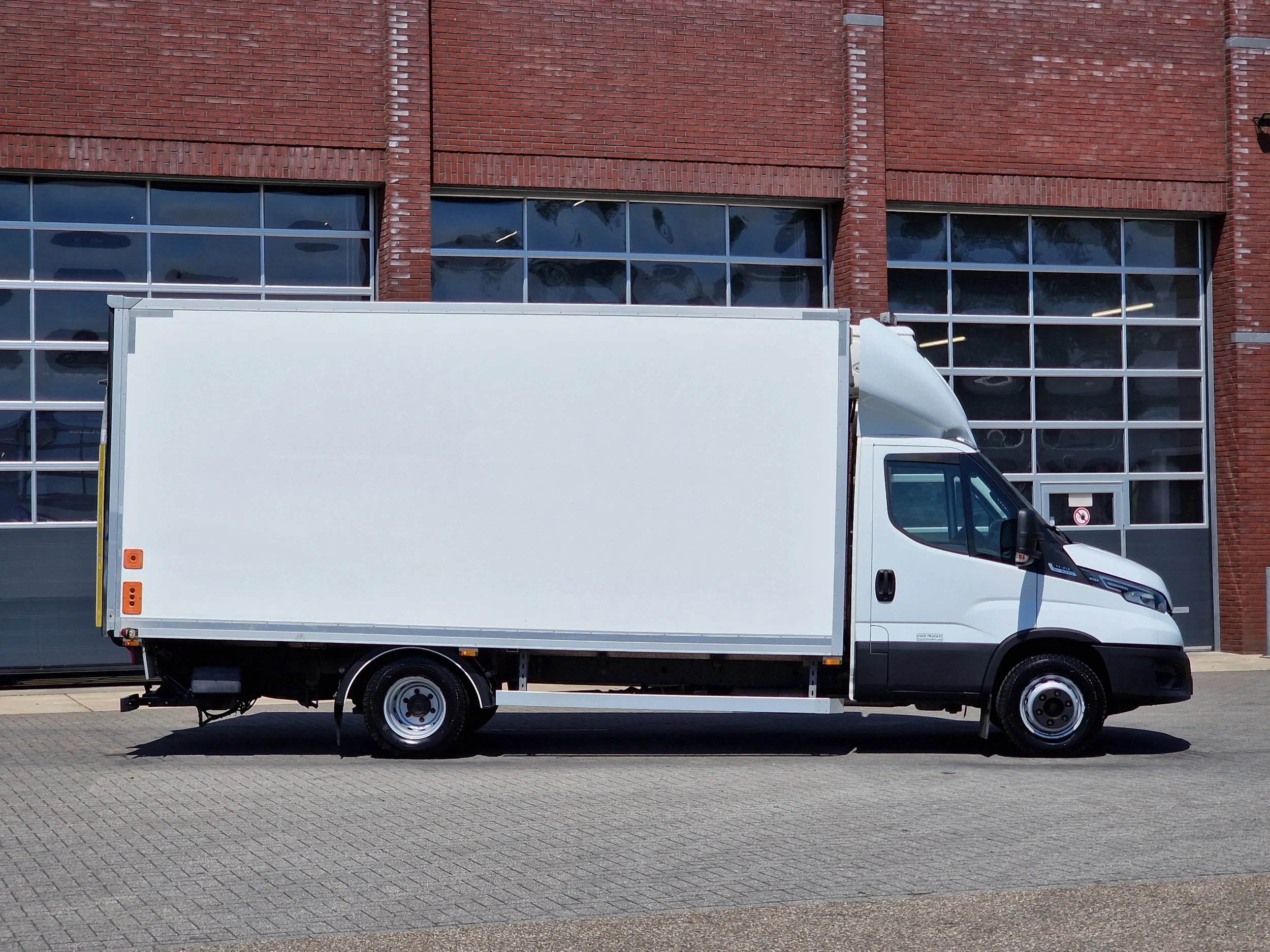 Iveco Daily 2021 - 72C210 - Carrier 600 Frigo - Zepro loadlift - Automatic gearbox - Camera image 11