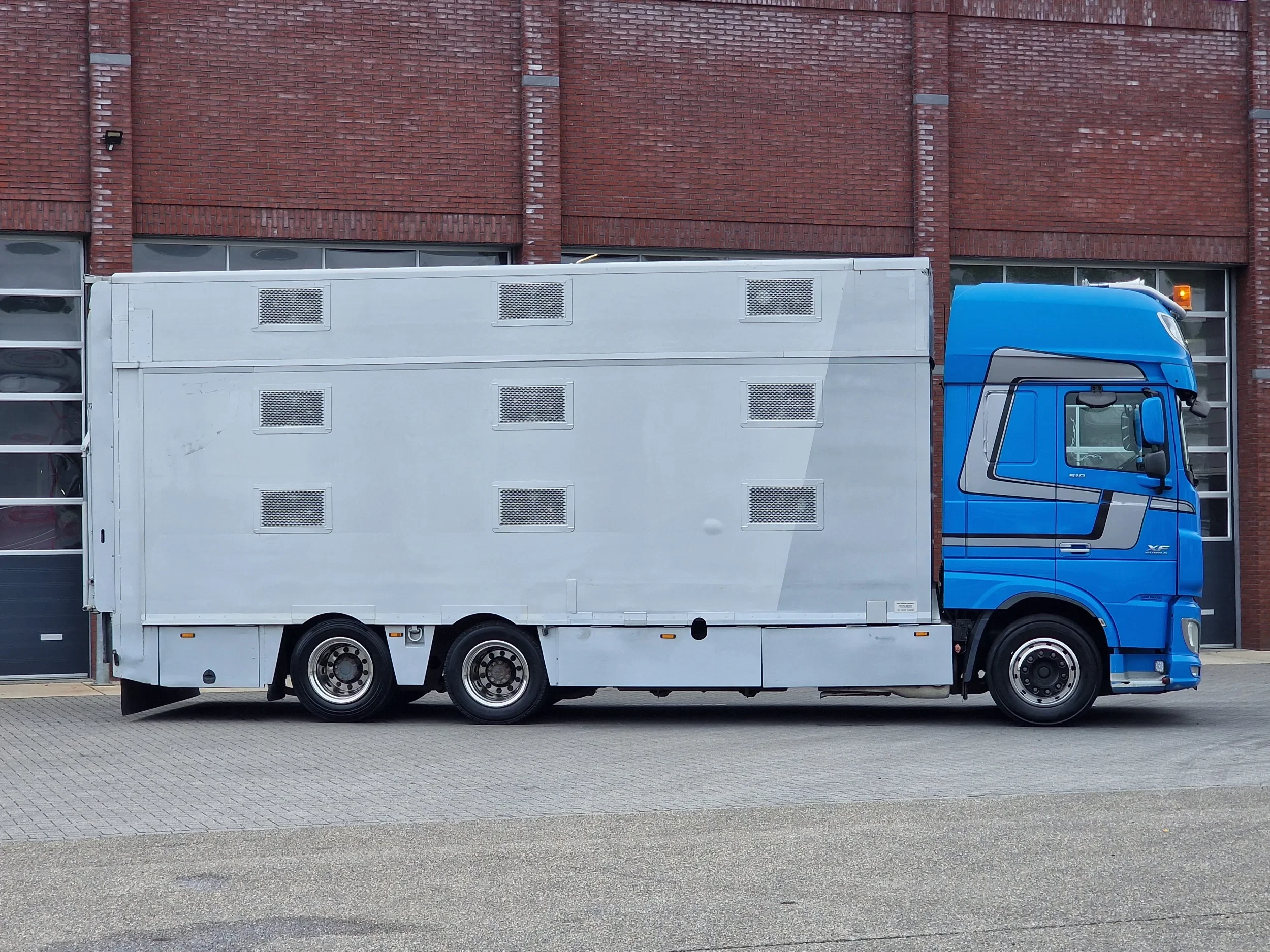DAF XF 510 2018 - 6x2 SuperSpaceCab - Livestock Cuppers 3 deck - Ventilation - Lifting roof - Loadlift - Retarder zdjęcie 53