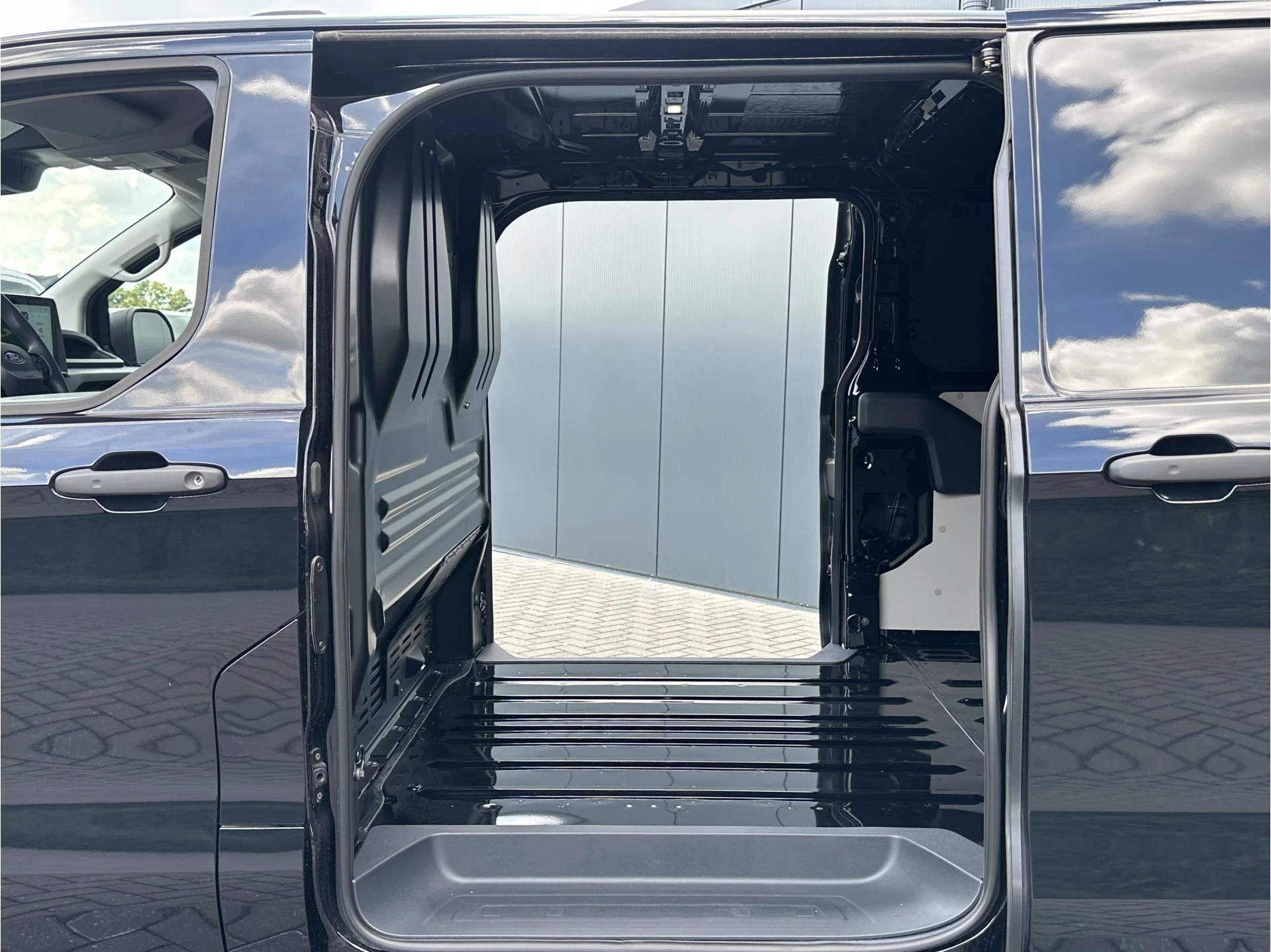 Ford E-Transit Custom 2026 - 71 kWh FULL ELECTRIC / L2H1 / ** NIEUW ** / 2.057 KM / 2x ELEKTRISCHE SCHUIFDEUREN / CAMERA / ECC / CRUISE / CARPLAY zdjęcie 10