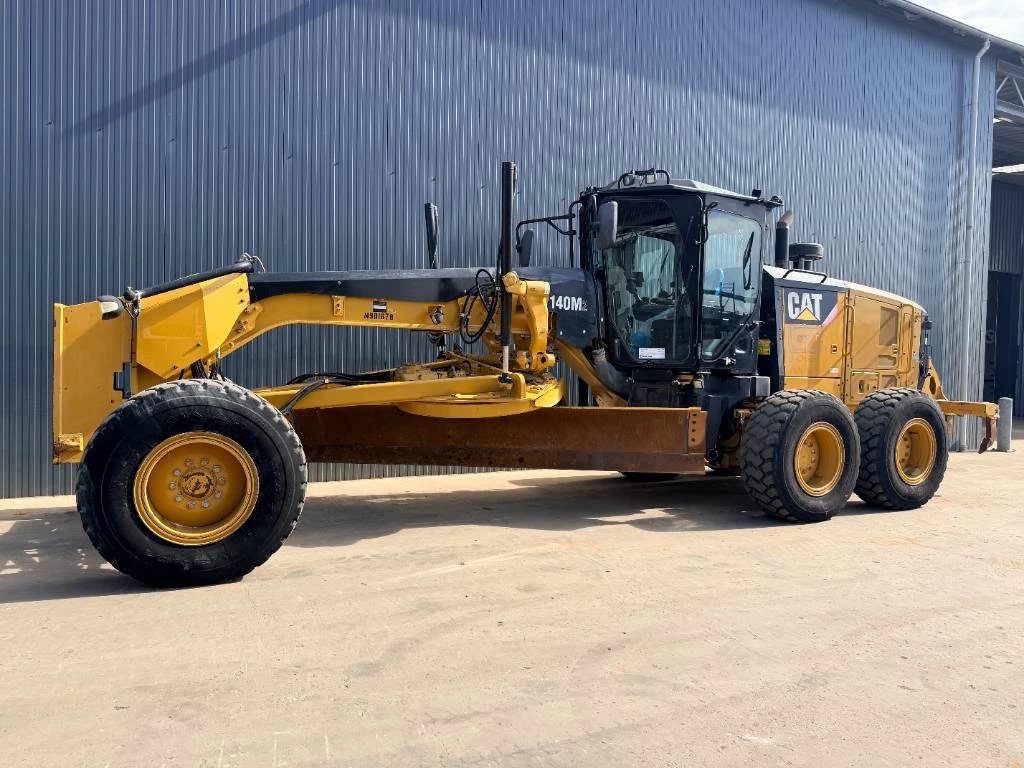 Cat 2014 - 140M2 afbeelding 1