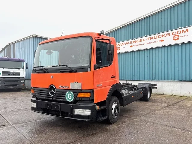 Mercedes-Benz Atego 1999 - 823L DAY CAB (6-CILINDER) 4x2 CHASSIS (MANUAL GEARBOX / SPER DIFFERENTIAL / 6-CILINDER ENGINE) obrázek 1