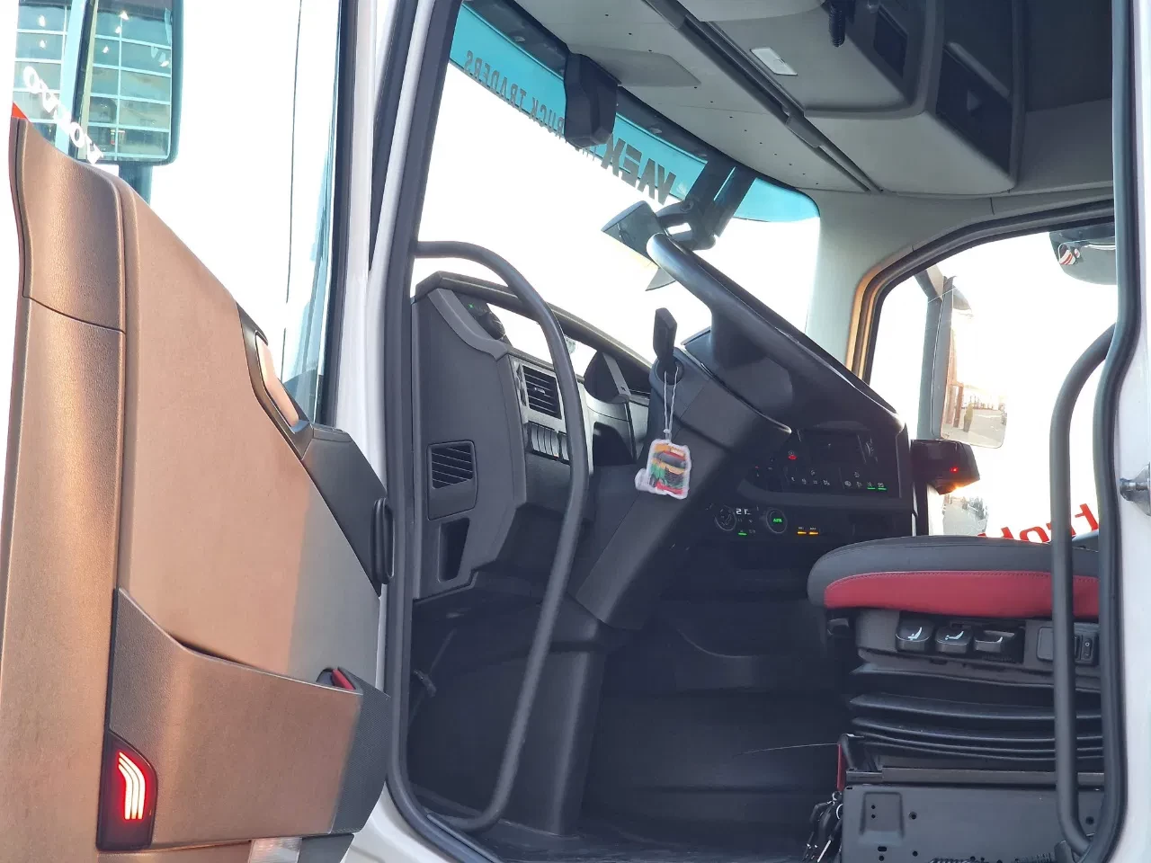 Volvo FH 2020 - 13.460 Globetrotter 6x2*4 - BDF - I Parkcool - 4.90 WB - Full air - Navi zdjęcie 9