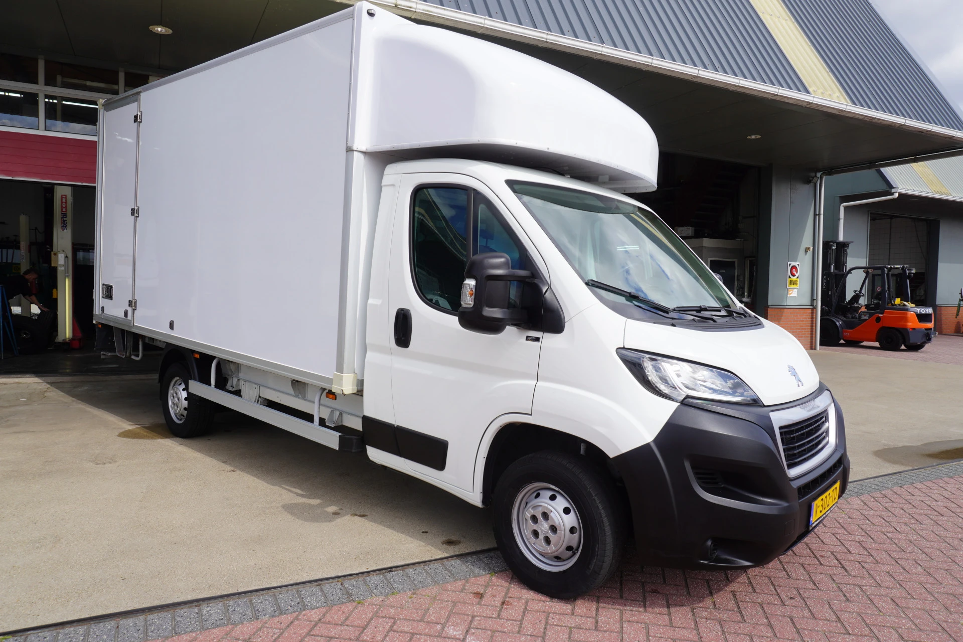 Peugeot Boxer 2018 - 335 2.0 BlueHDI 131PK L3 Pro Meubelbak изображение 2