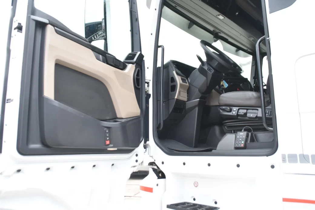 MAN TGX 2023 - 26.510 6x2/4 - NEW TACHO - RETARDER - 334 TKM - NAVI - 2 x FUEL TANKS - SLIDING FIFTH WHEEL - ALCOA'S - LED LIGHTS - TOP CONDITION - afbeelding 4