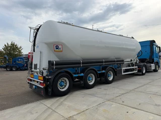 Feldbinder EUT 46 3 2006 - Feldbinder EUT EUT 46 3 | Alu. Zement Silo - Powder Bulk tank Onderlosser 1 Comp.| 46 m3 | 3 Axle | 2006 afbeelding 2 miniatuur