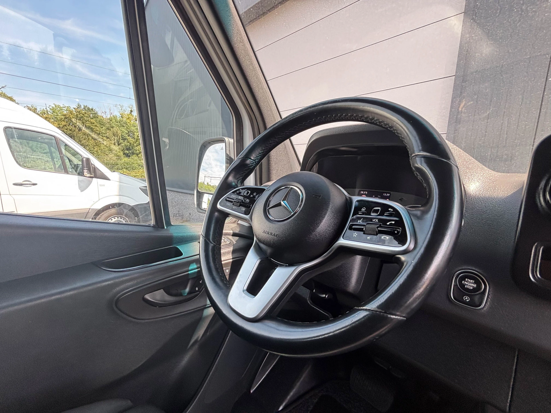 Mercedes-Benz Sprinter 2019 - 514 L3 H2 Dubbel Lucht DC Automaat Trekhaak image 18