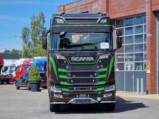 Scania S 2023 - 590S V8 NGS 6x4 - HIAB Multilift 24T + Box with Palfinger crane - Like new - Retarder - Full air - Leather obrazek 60