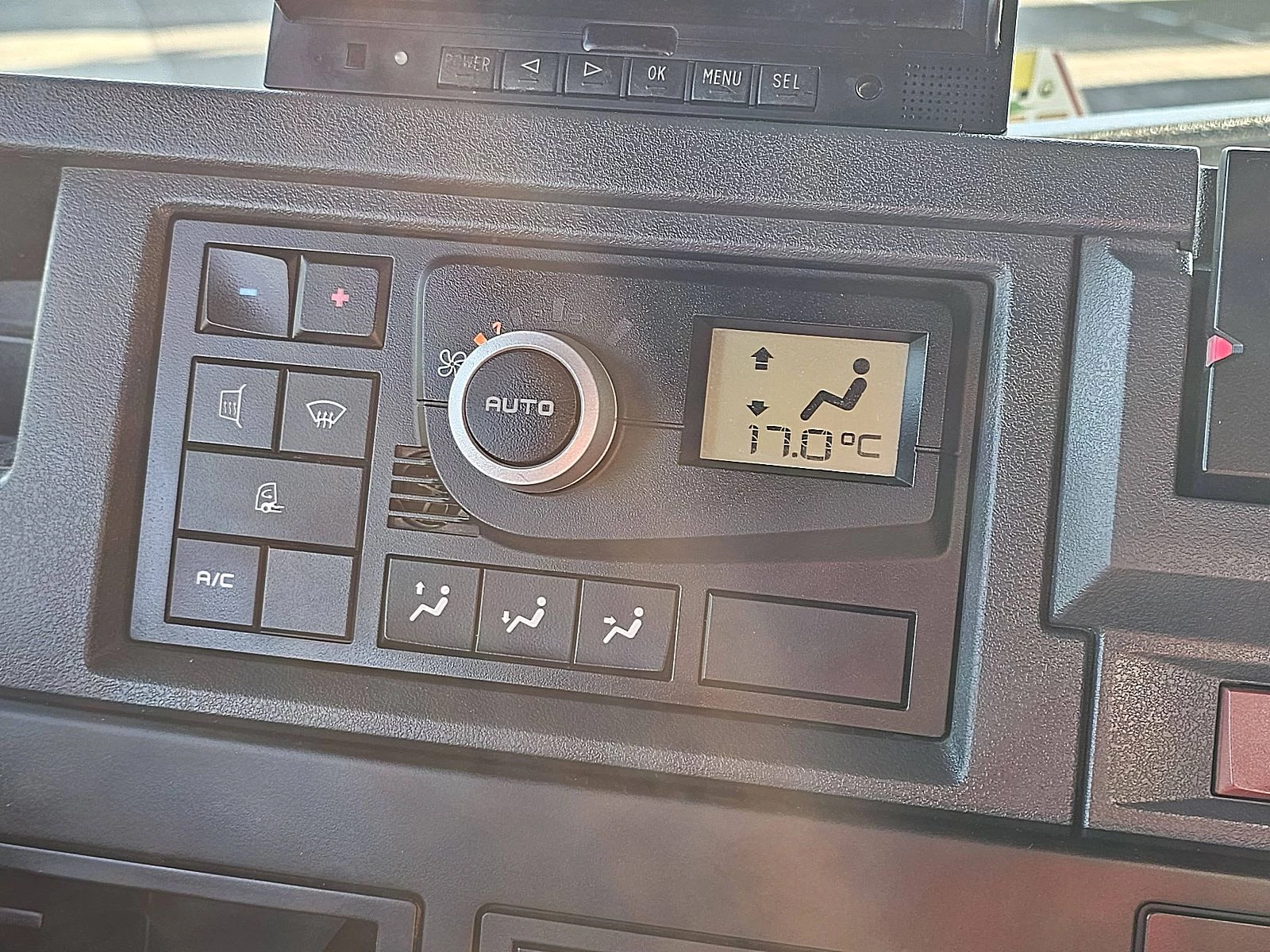 Renault 2018 - K 380 image 11