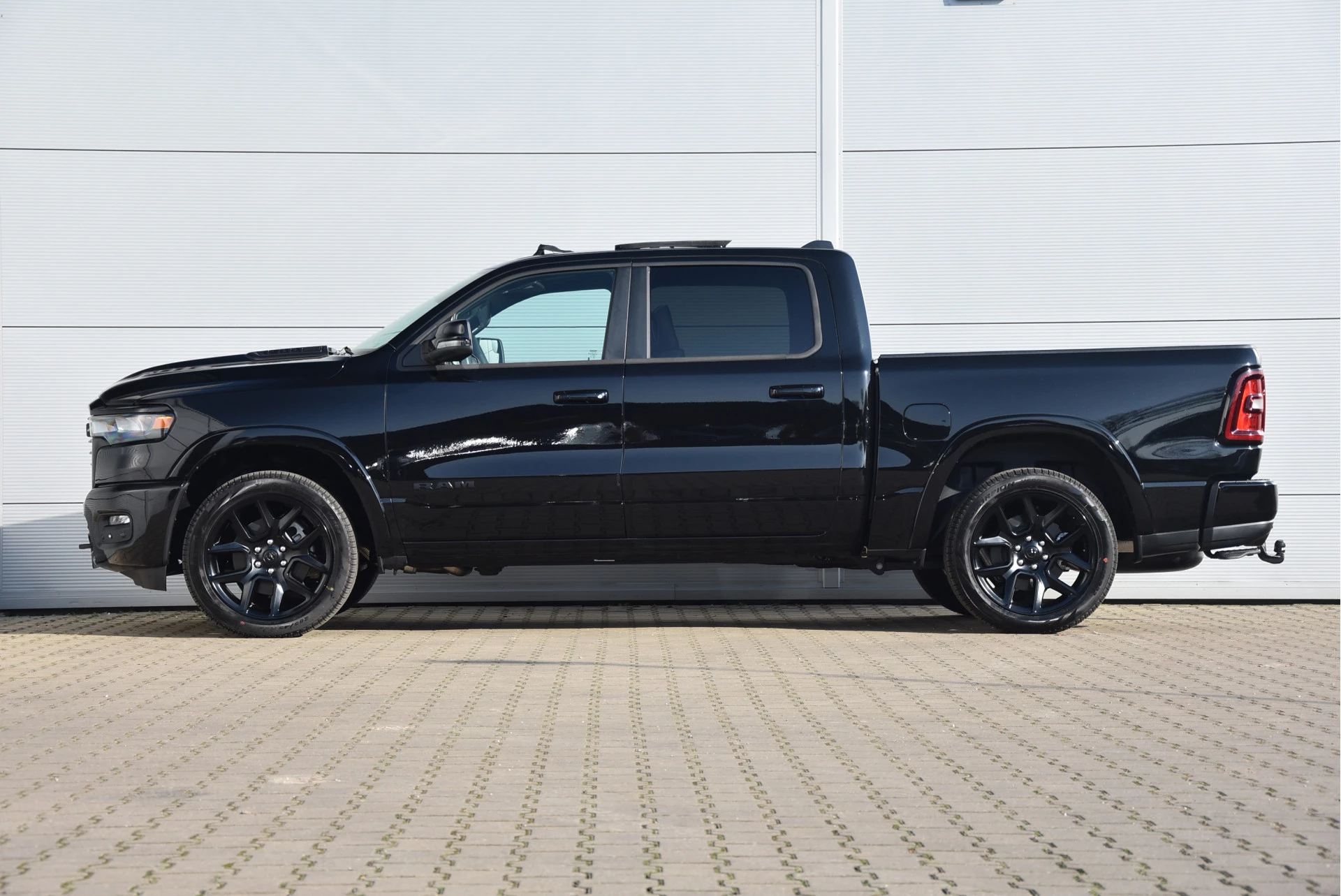 Dodge Ram 1500 2024 - 4x4 Crew Cab Laramie Black Hurricane ALL IN obrázek 4