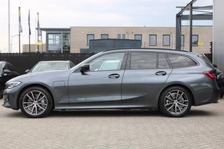 BMW 3 Series 2021 - Touring 330e xDrive High Executive PANORAMADAK LEDER H&K HEAD-UP LASER zdjecie 4