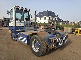 Terberg RT283 | TERMINAL TRACTOR 4X4| TURNING CHAIR. | AUTOMATIC GEAR | 28 191HOURS | 2012 - N/A image 3