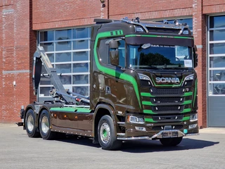 Scania S 2023 - 590S V8 NGS 6x4 - HIAB Multilift 24T + Box with Palfinger crane - Like new - Retarder - Full air - Leather obrazek 9
