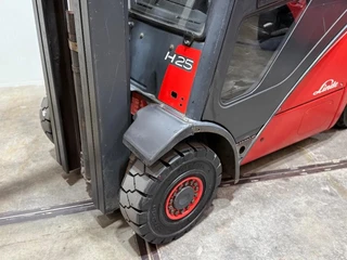Linde H25 triplex sideshift freelift 2006 image 2 thumbnail